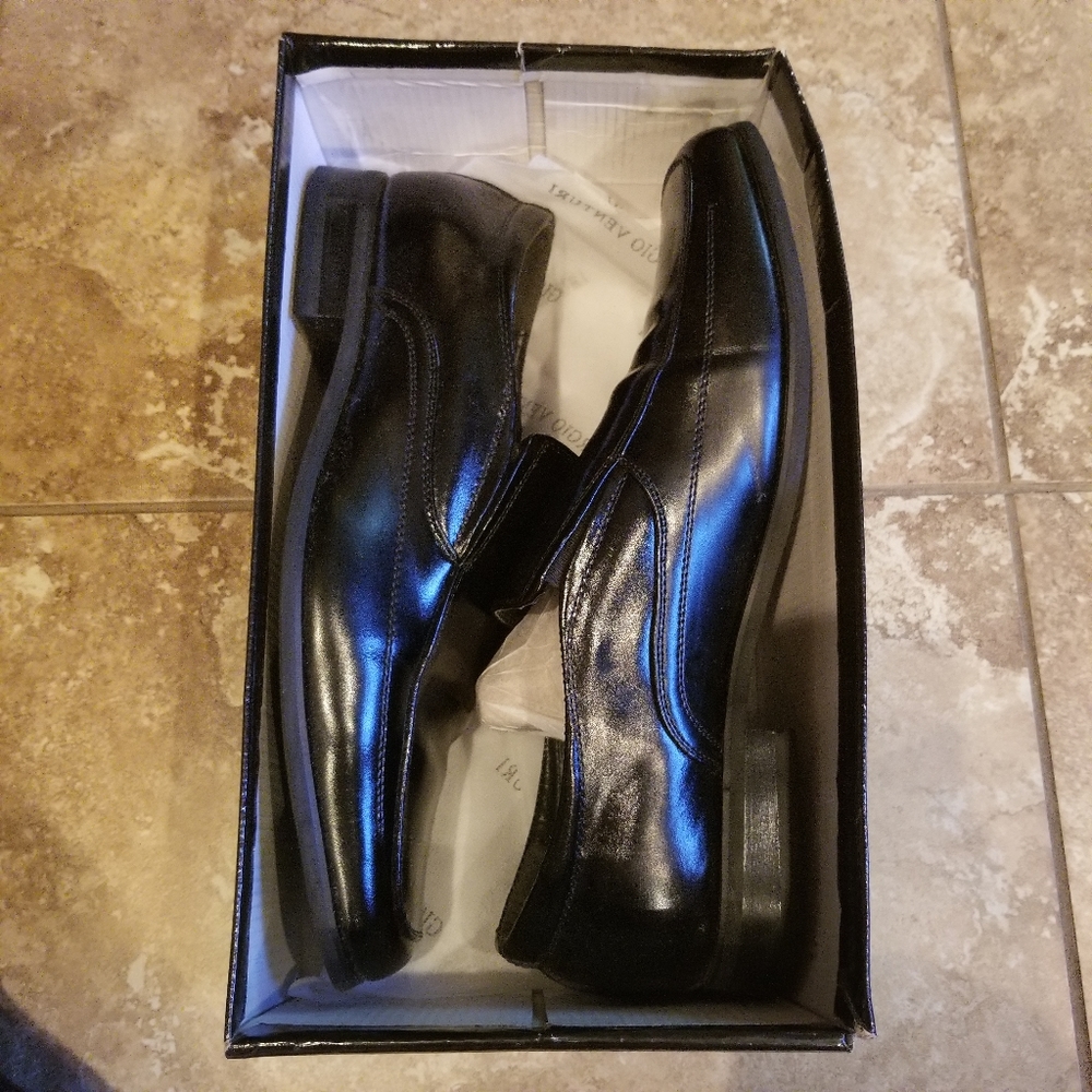 Giorgio Venturi Men's Leather Dress Shoe - Sleek Oxford Slip On